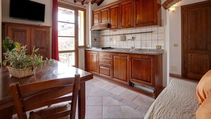 Living room - Magnificent Apartment in Alberi - Montaione With Terrace (Montaione)