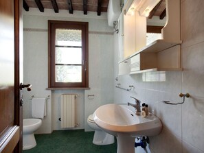 Bathroom - Magnificent Apartment in Alberi - Montaione With Terrace (Montaione)