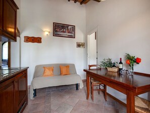 Living room - Magnificent Apartment in Alberi - Montaione With Terrace (Montaione)