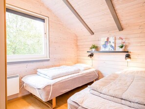 3 bedrooms, individually furnished, bed sheets - 6 Person Holiday Home in Tarm (Tarm)