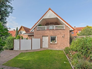 Exterior - Enticing Holiday Home in Oldenburg with Garden near Sea (Oldenburg in Holstein)
