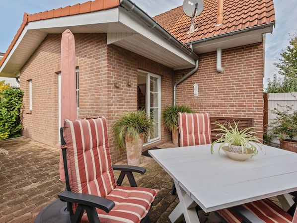 Exterior - Enticing Holiday Home in Oldenburg with Garden near Sea (Oldenburg in Holstein)
