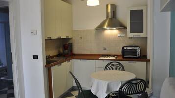 House | Private kitchen | Fridge, oven, stovetop