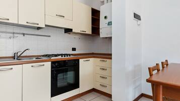 House | Private kitchen | Fridge, oven, stovetop