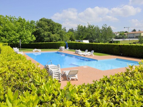 Vibrant Holiday Home in Lazise with Swimming Pool near 2 Lakes