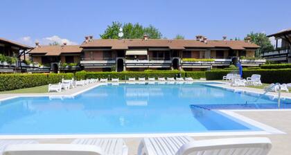 Vibrant Holiday Home in Lazise with Swimming Pool near 2 Lakes