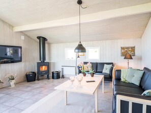 Living area - 6 Person Holiday Home in Henne (Henne)