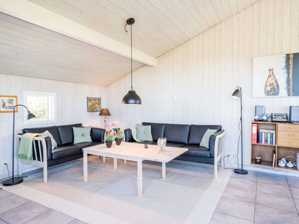 Living area - 6 Person Holiday Home in Henne (Henne)