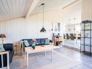 Living area - 6 Person Holiday Home in Henne (Henne)