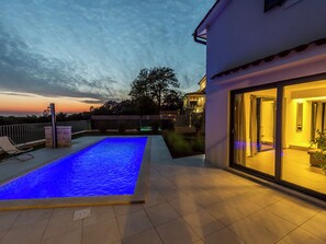Outdoor pool, pool loungers - Luxury Villa with Private Pool & Fenced Garden with Veranda near Tinjan (Tinjan)