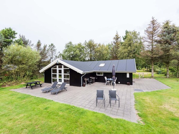 House | Outdoor dining - 6 Person Holiday Home in Norre Nebel (Norre Nebel)