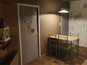 Chalet | Dining - Lanklaar Chalet With Garden (Dilsen-Stokkem)