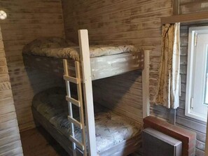 Chalet | 2 dormitorios, mobiliario individual, ropa de cama