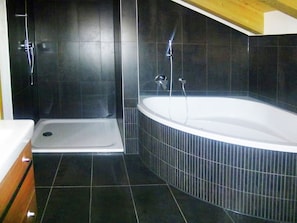Pancuran mandi 