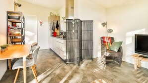 A compact living space with a dining area, kitchenette, and seating area. - Holiday Home in Tripscompagnie Near Nature (Tripscompagnie)