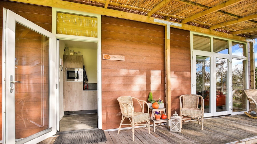 Fantastic Modern Vacation Home With Views