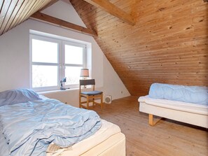 2 Schlafzimmer, Babybetten