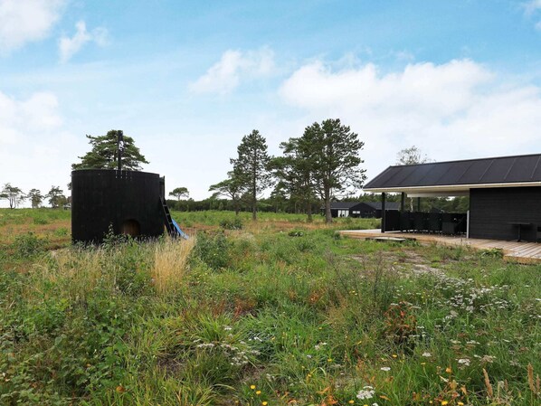 House | Pemandangan dari hartanah