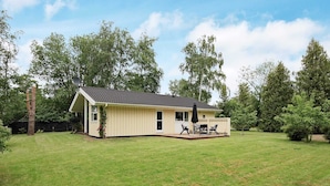 A single-story house with a covered patio, a fenced yard, and a large lawn. - 6 Person Holiday Home in Gilleleje-by Traum (Gilleleje)
