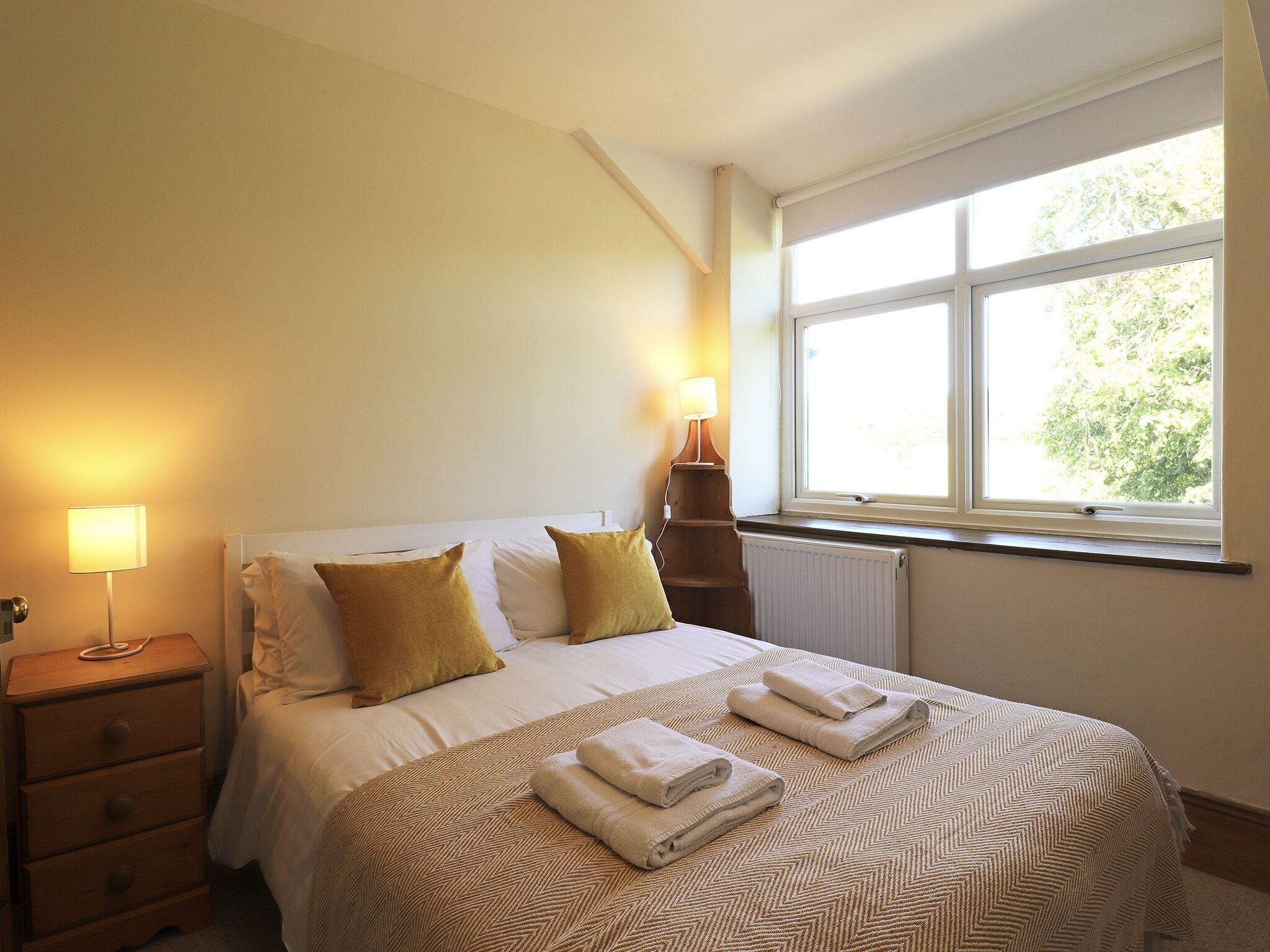 5 bedrooms, bed sheets