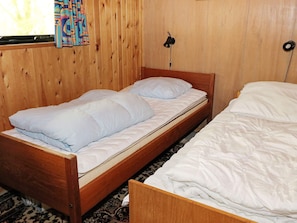 3 bedrooms, cribs/infant beds