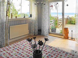 1 bedroom, individually furnished