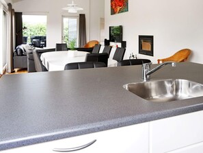 Nhà | Bếp riêng | Tủ lạnh, lò vi sóng, bếp nấu, máy rửa bát