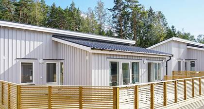 6 Person Holiday Home in Stromstad