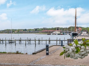 House | Water view