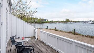 House | Water view