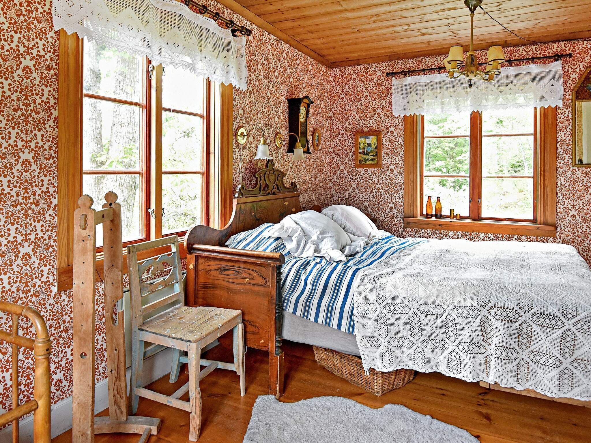1 habitación y muebles diferentes 