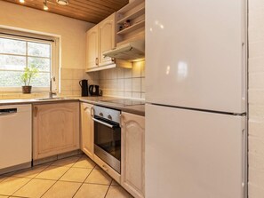 House | Private kitchen | Highchair - Holiday Home in VÃ¦ggerlÃ¸se (Vaeggerlose)