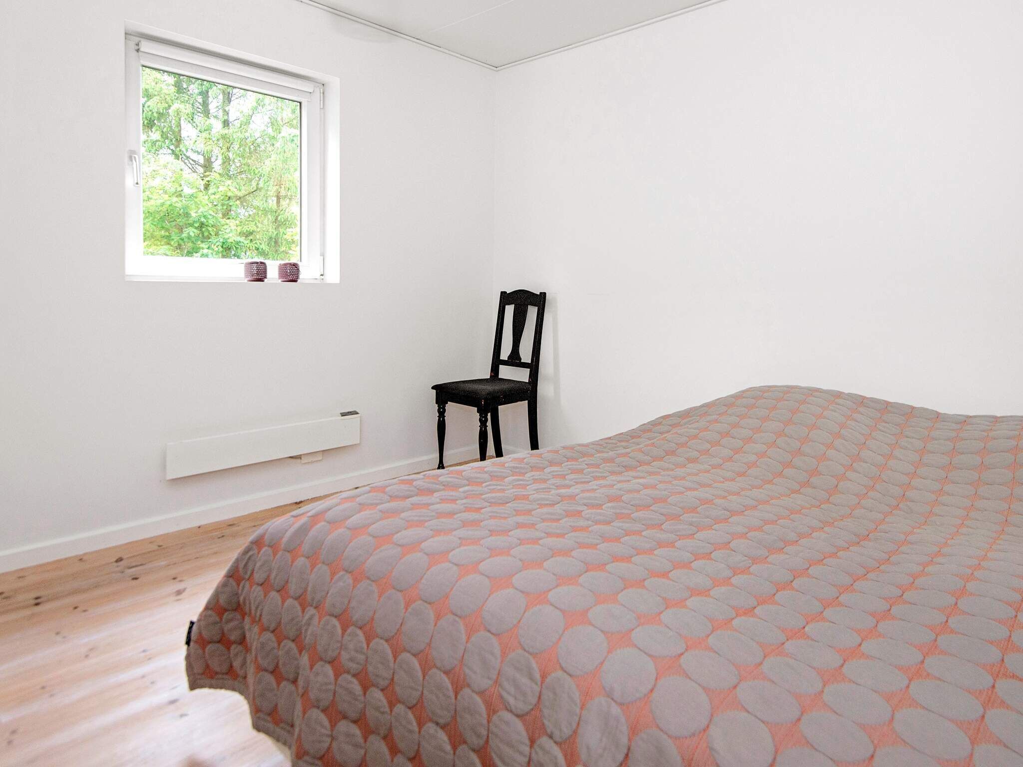 4 bedrooms, cribs/infant beds