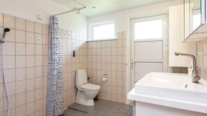 Bathroom - Holiday Home in Färgelanda (Faarevejle)