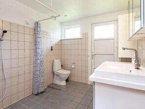 Bathroom - Holiday Home in Färgelanda (Faarevejle)