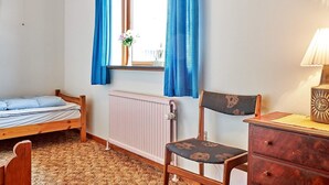 3 bedrooms, cribs/infant beds - 6 Person Holiday Home in Gudhjem (Gudhjem)