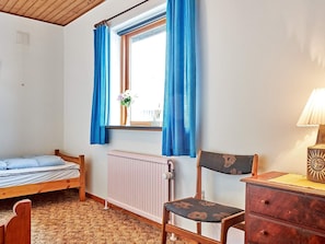 3 bedrooms, cribs/infant beds