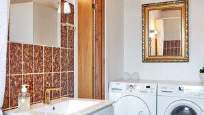 Bathroom - 6 Person Holiday Home in Gudhjem (Gudhjem)