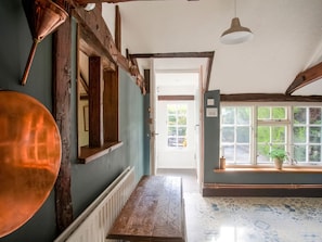 Reception - Vintage Holiday Home in Horsmonden With Garden, Balcony (Tonbridge)