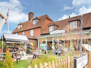 Exterior - Vintage Holiday Home in Horsmonden With Garden, Balcony (Tonbridge)