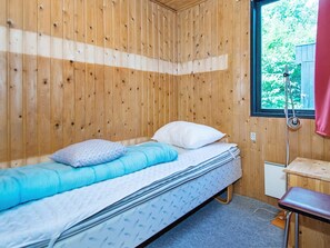 3 bedrooms, cribs/infant beds