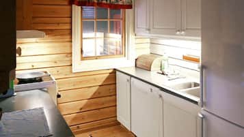 House | Private kitchen | Fridge, microwave, oven, stovetop