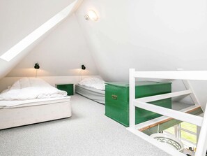 2 bedrooms, cribs/infant beds