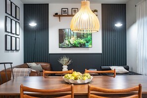 Dining - Cozy and Modern Getaway (Revelstoke)