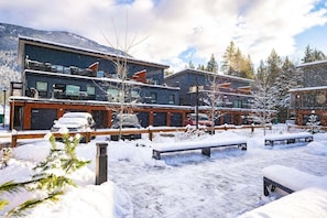 Exterior - Cozy and Modern Getaway (Revelstoke)