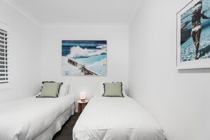 3 bedrooms, iron/ironing board, WiFi, bed sheets - Coogee by the Coast (Coogee)