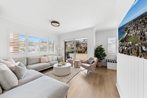 TV - Coogee by the Coast (Coogee)