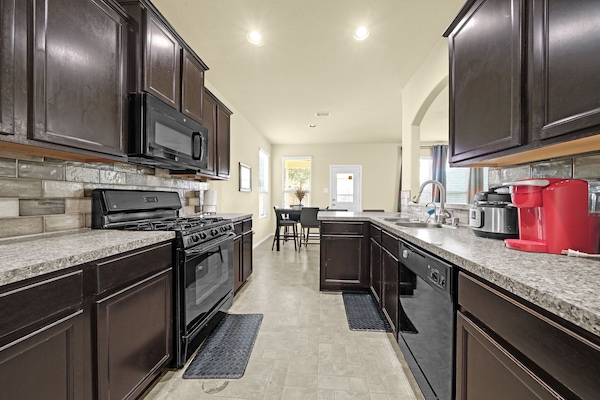 Køleskab, mikrobølgeovn, ovn, kogeplade