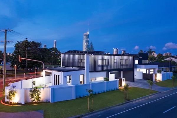 Spacious home just 200m from seven great restaurants—no need to drive.