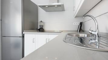 Fridge, microwave, stovetop, dishwasher